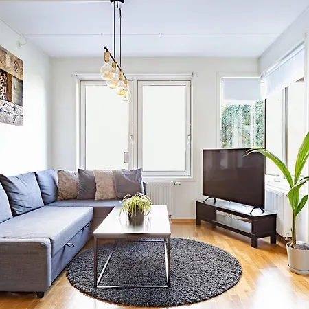 公寓 Centrally Located In *