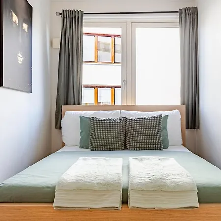 Centrally Located In Leilighet *